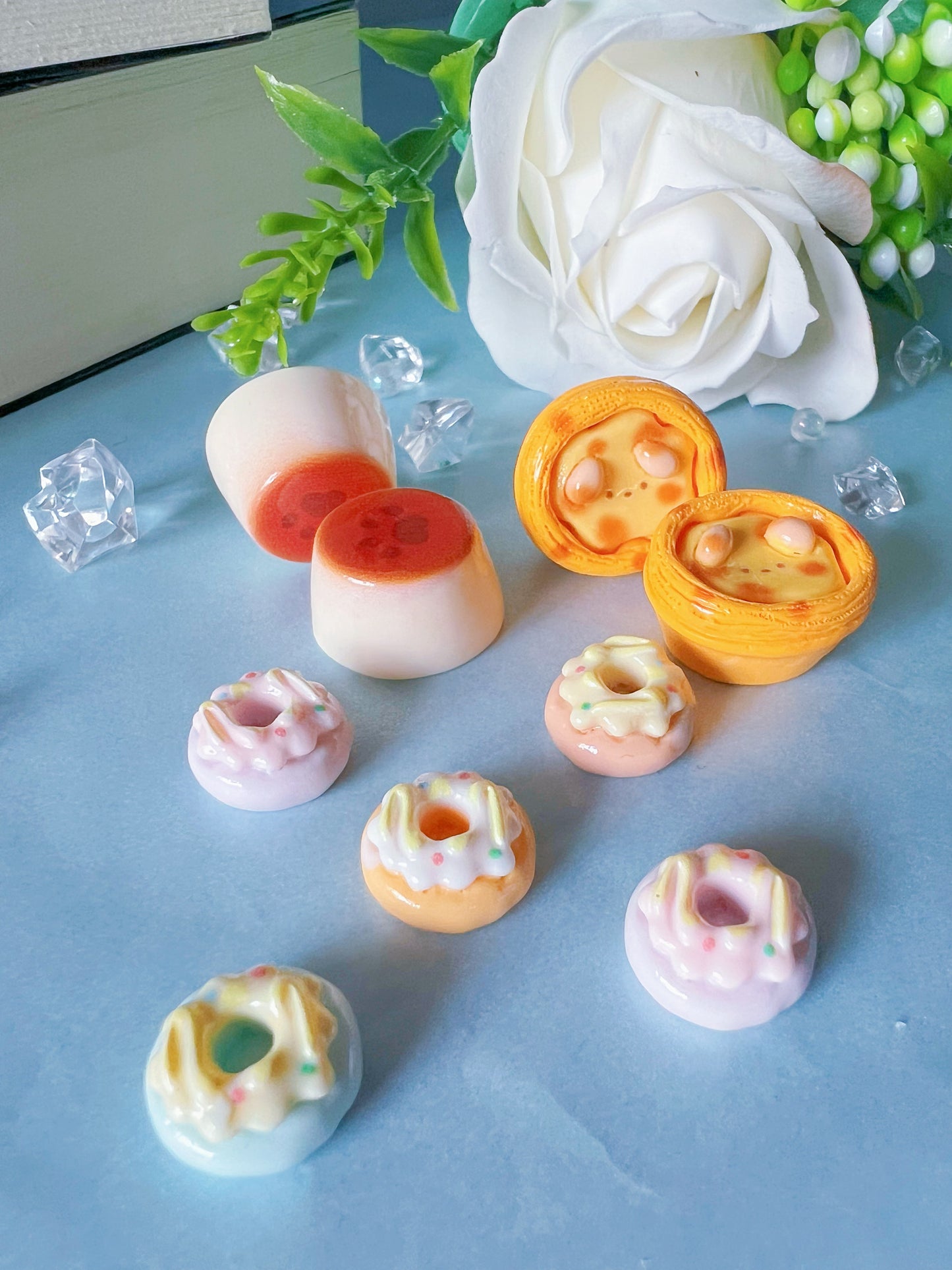 125 Pieces Mini Pastel Bakery Cabochon Set with Organising Box – Kawaii Resin Charms for Decoden & DIY Crafts