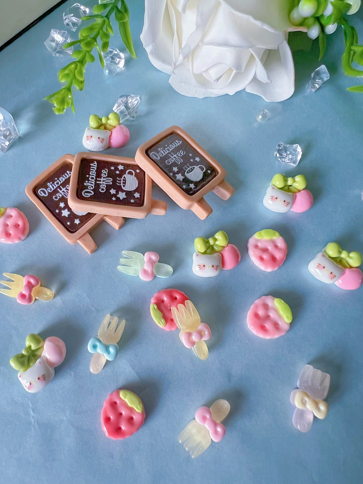 125 Pieces Mini Pastel Bakery Cabochon Set with Organising Box – Kawaii Resin Charms for Decoden & DIY Crafts