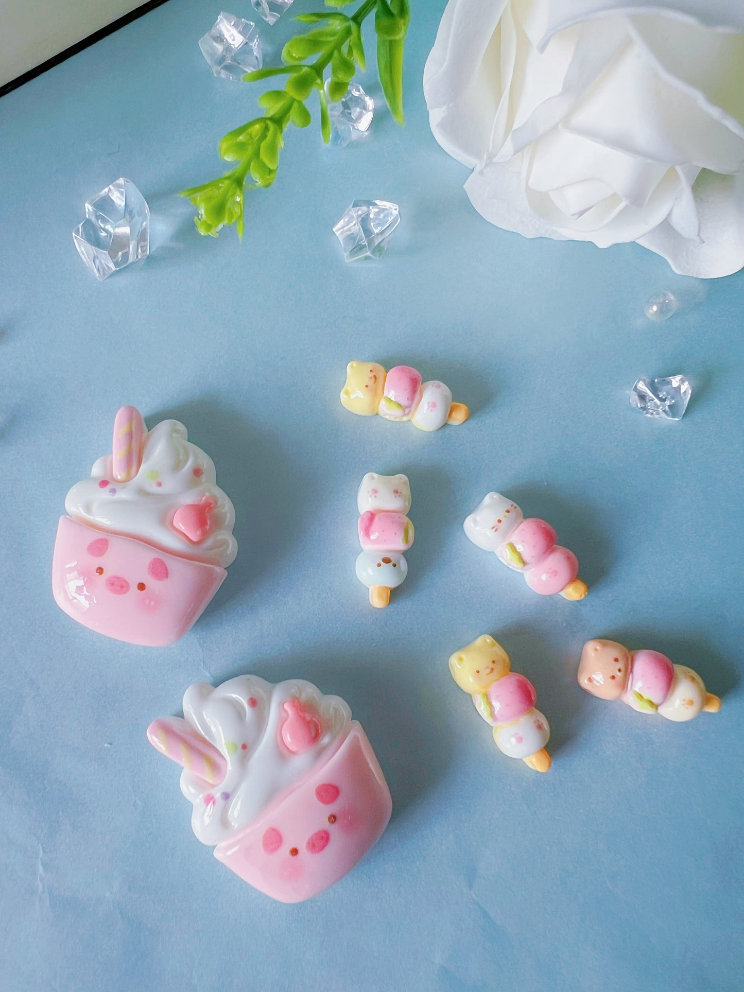 125 Pieces Mini Pastel Bakery Cabochon Set with Organising Box – Kawaii Resin Charms for Decoden & DIY Crafts